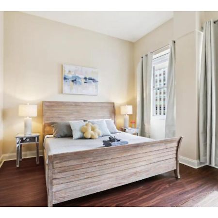 Amazing Condos Beautiful View 2 Blocks To French Quarter, Small Rooftop Pool, Gym, Seanger Theater, Super Dome, And Bourbon St Nova Orleães Exterior foto