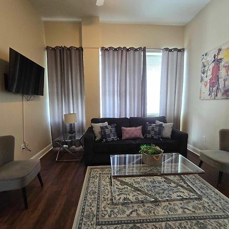 Amazing Condos Beautiful View 2 Blocks To French Quarter, Small Rooftop Pool, Gym, Seanger Theater, Super Dome, And Bourbon St Nova Orleães Quarto foto