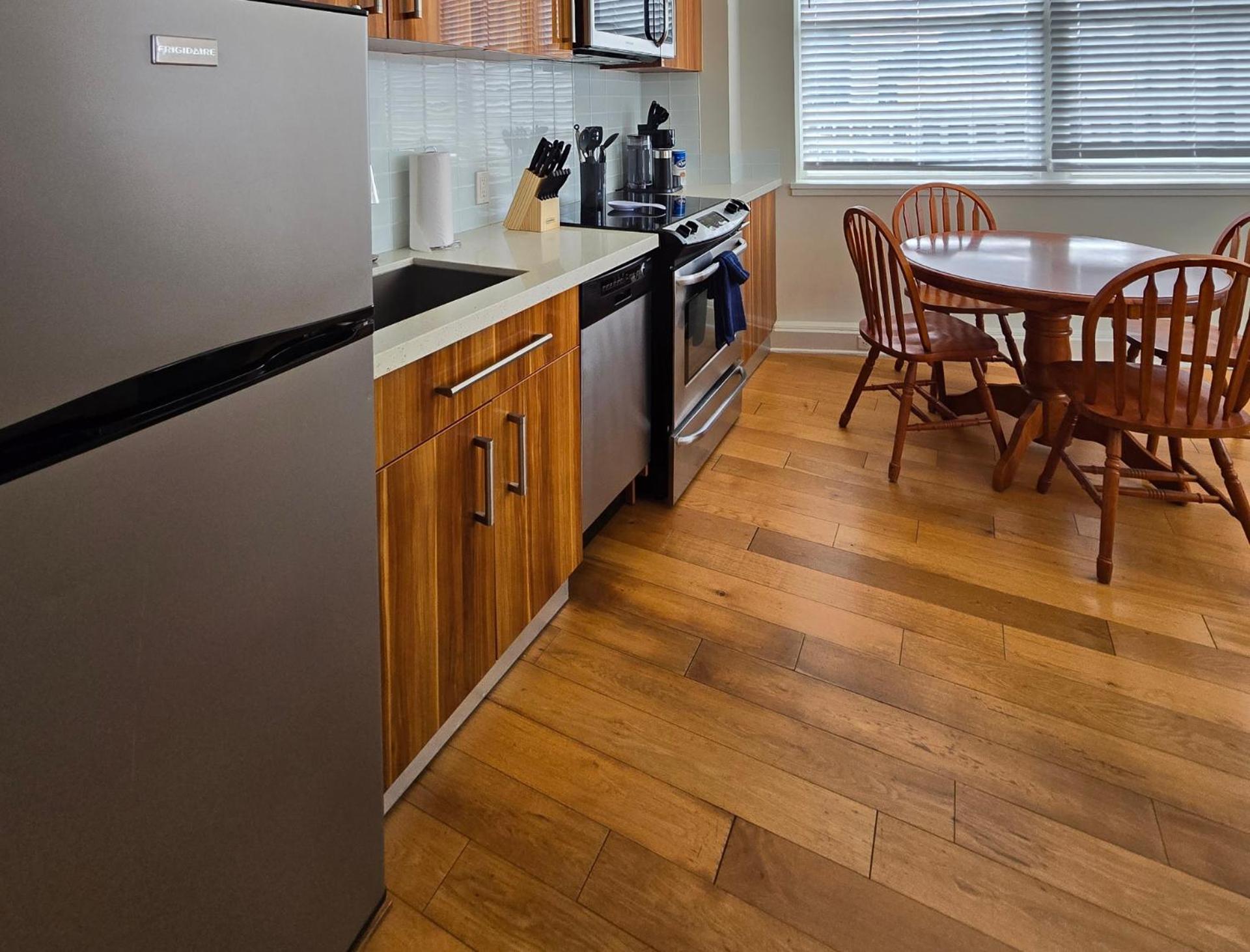 Amazing Condos Beautiful View 2 Blocks To French Quarter, Small Rooftop Pool, Gym, Seanger Theater, Super Dome, And Bourbon St Nova Orleães Quarto foto