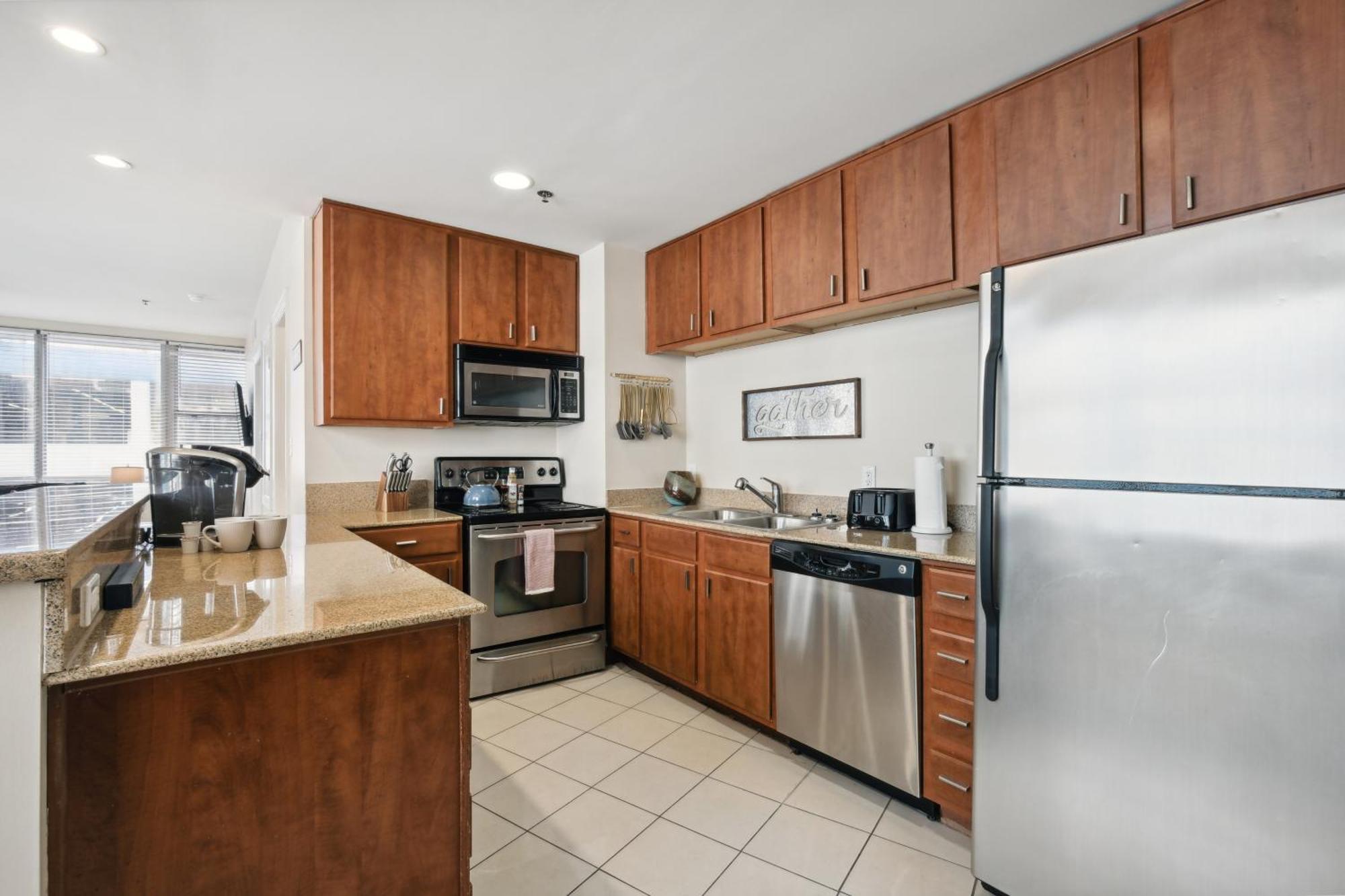 Amazing Condos Beautiful View 2 Blocks To French Quarter, Small Rooftop Pool, Gym, Seanger Theater, Super Dome, And Bourbon St Nova Orleães Quarto foto