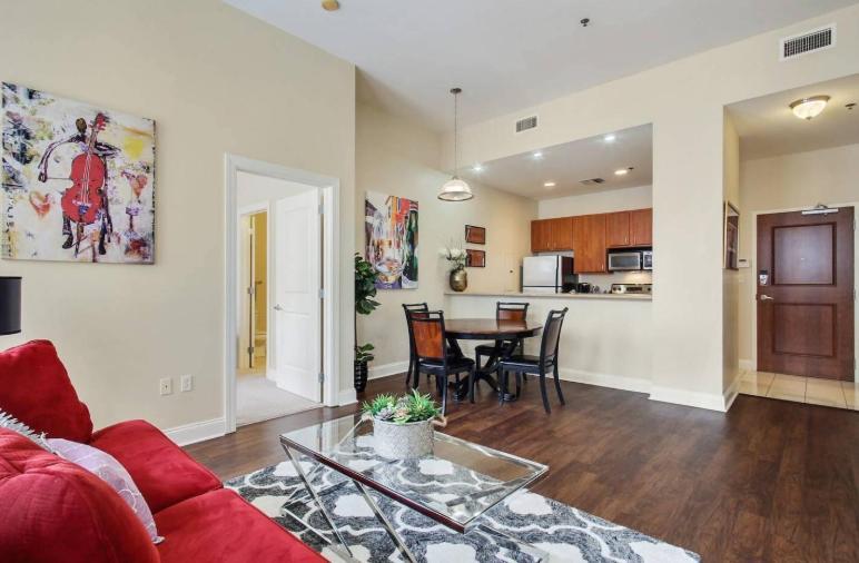 Amazing Condos Beautiful View 2 Blocks To French Quarter, Small Rooftop Pool, Gym, Seanger Theater, Super Dome, And Bourbon St Nova Orleães Exterior foto
