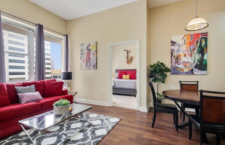 Amazing Condos Beautiful View 2 Blocks To French Quarter, Small Rooftop Pool, Gym, Seanger Theater, Super Dome, And Bourbon St Nova Orleães Exterior foto