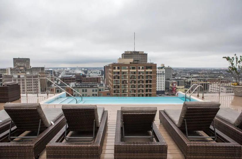 Amazing Condos Beautiful View 2 Blocks To French Quarter, Small Rooftop Pool, Gym, Seanger Theater, Super Dome, And Bourbon St Nova Orleães Exterior foto