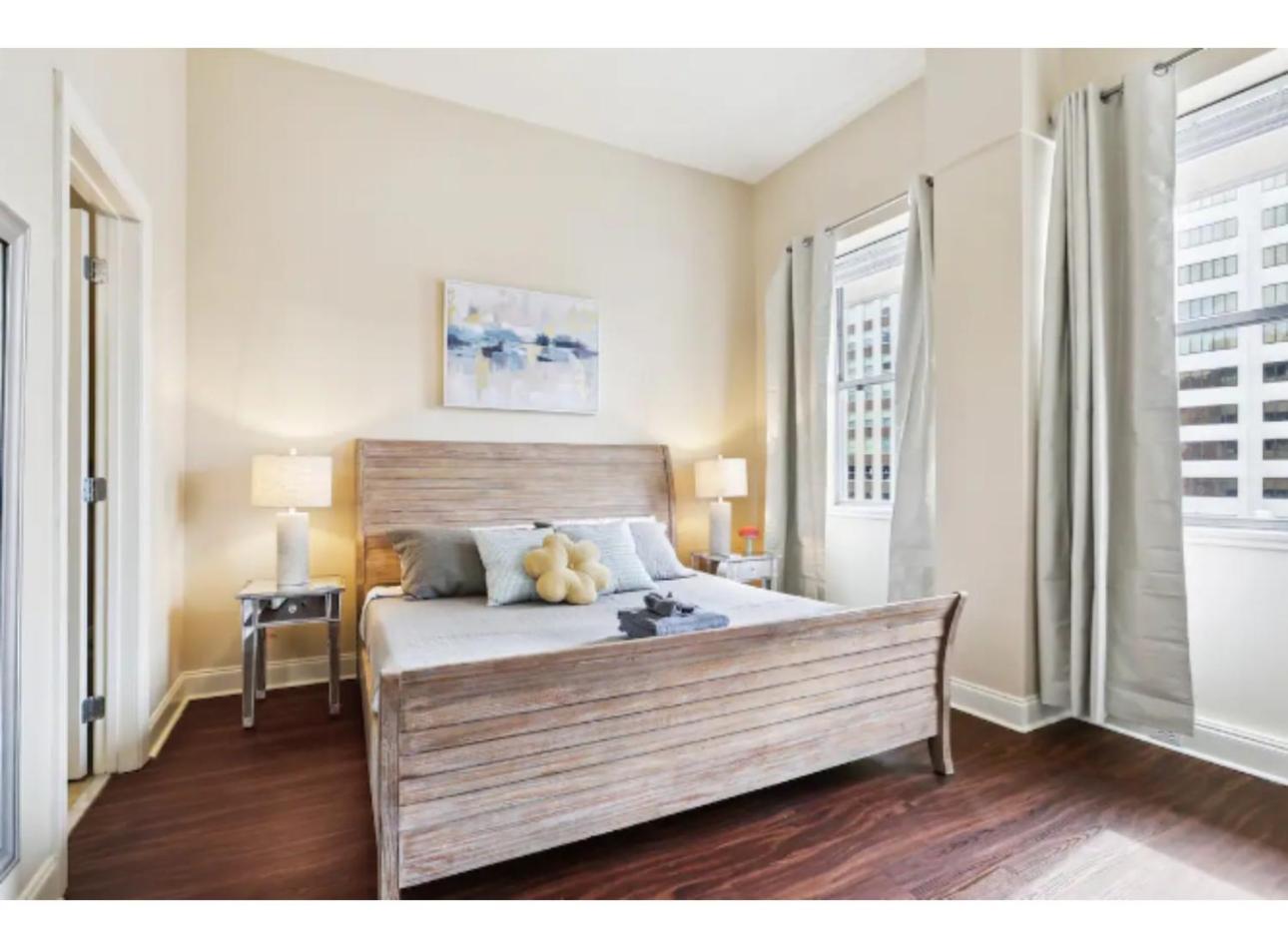 Amazing Condos Beautiful View 2 Blocks To French Quarter, Small Rooftop Pool, Gym, Seanger Theater, Super Dome, And Bourbon St Nova Orleães Exterior foto