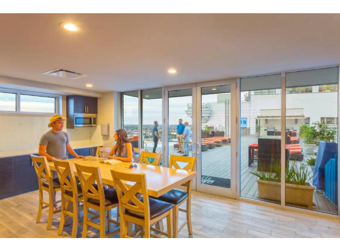 Amazing Condos Beautiful View 2 Blocks To French Quarter, Small Rooftop Pool, Gym, Seanger Theater, Super Dome, And Bourbon St Nova Orleães Exterior foto