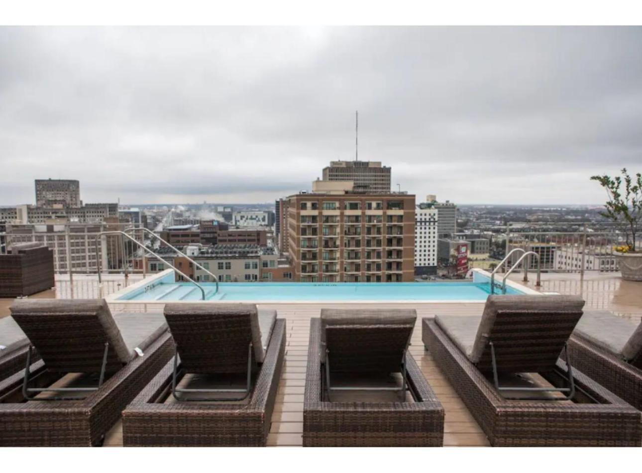Amazing Condos Beautiful View 2 Blocks To French Quarter, Small Rooftop Pool, Gym, Seanger Theater, Super Dome, And Bourbon St Nova Orleães Exterior foto