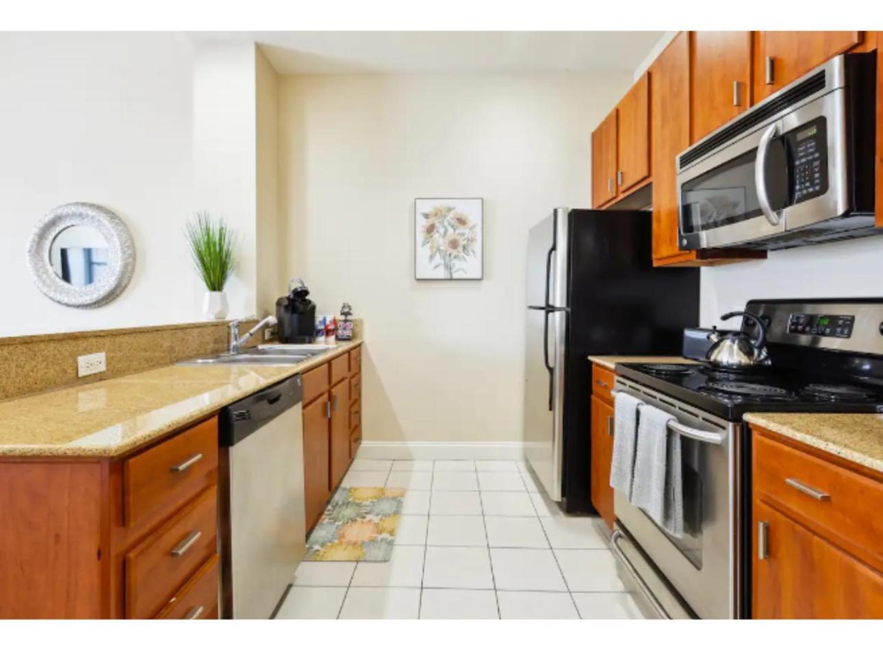 Amazing Condos Beautiful View 2 Blocks To French Quarter, Small Rooftop Pool, Gym, Seanger Theater, Super Dome, And Bourbon St Nova Orleães Quarto foto