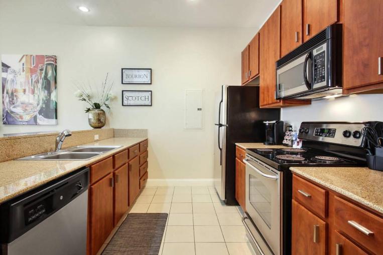 Amazing Condos Beautiful View 2 Blocks To French Quarter, Small Rooftop Pool, Gym, Seanger Theater, Super Dome, And Bourbon St Nova Orleães Quarto foto