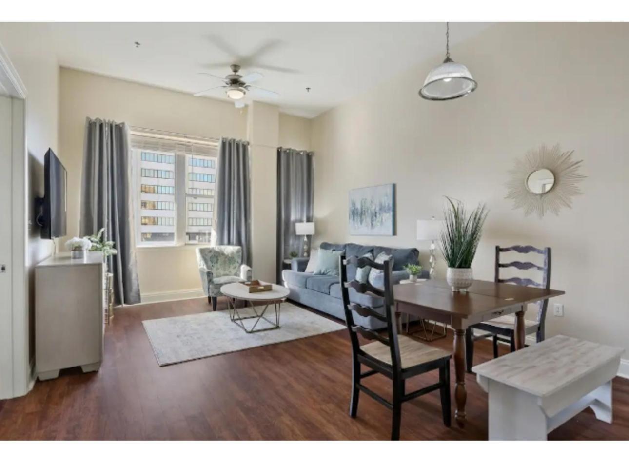 Amazing Condos Beautiful View 2 Blocks To French Quarter, Small Rooftop Pool, Gym, Seanger Theater, Super Dome, And Bourbon St Nova Orleães Quarto foto
