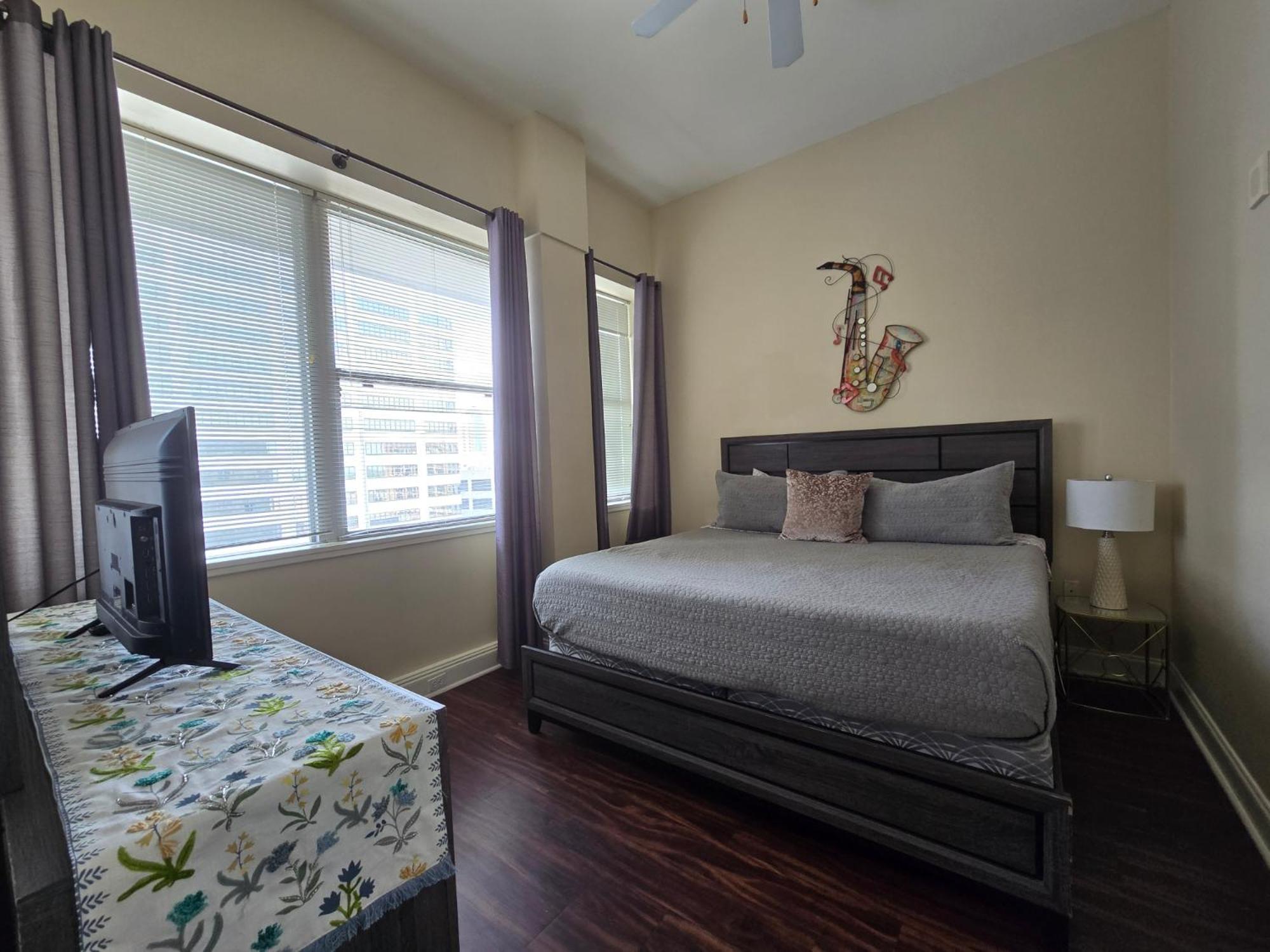 Amazing Condos Beautiful View 2 Blocks To French Quarter, Small Rooftop Pool, Gym, Seanger Theater, Super Dome, And Bourbon St Nova Orleães Quarto foto
