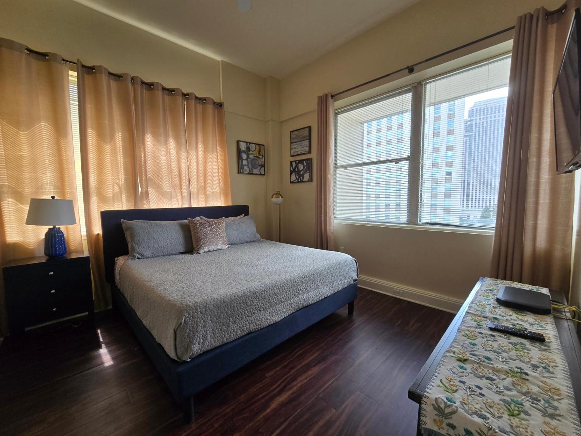 Amazing Condos Beautiful View 2 Blocks To French Quarter, Small Rooftop Pool, Gym, Seanger Theater, Super Dome, And Bourbon St Nova Orleães Quarto foto