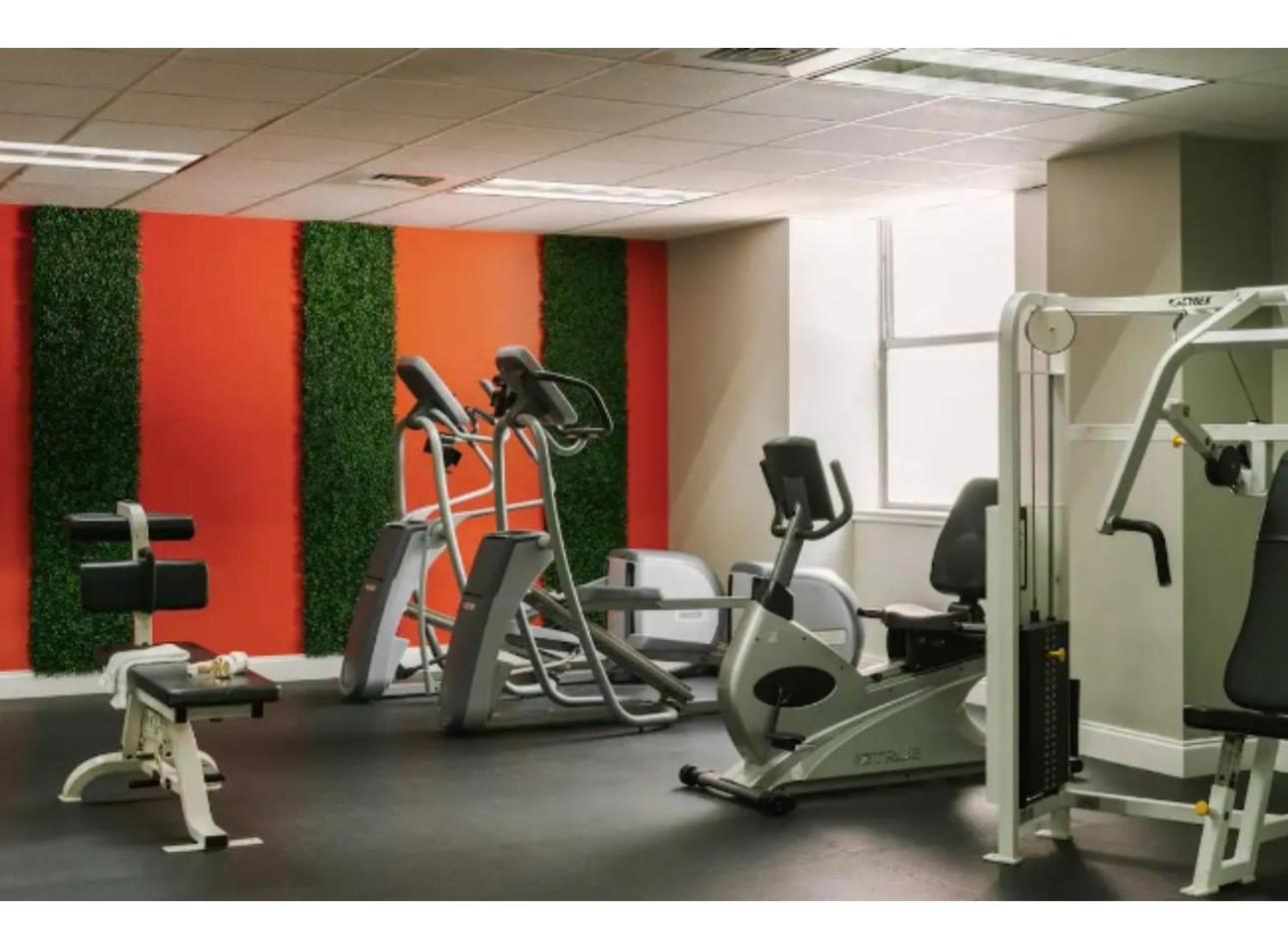 Amazing Condos Beautiful View 2 Blocks To French Quarter, Small Rooftop Pool, Gym, Seanger Theater, Super Dome, And Bourbon St Nova Orleães Exterior foto